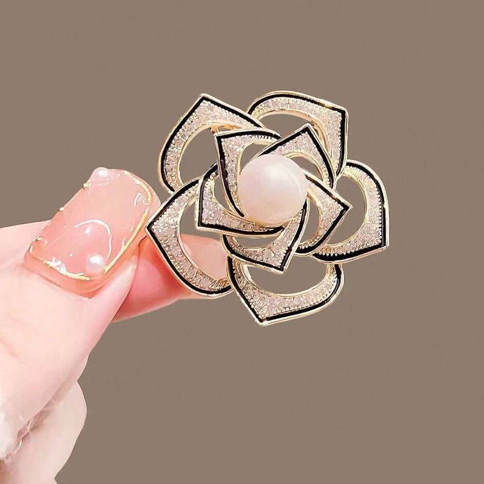 Cài Áo & Mặt Dây Chuyền - Cánh Hoa Chanel Ngọc Trai & Pha Lê (DA)