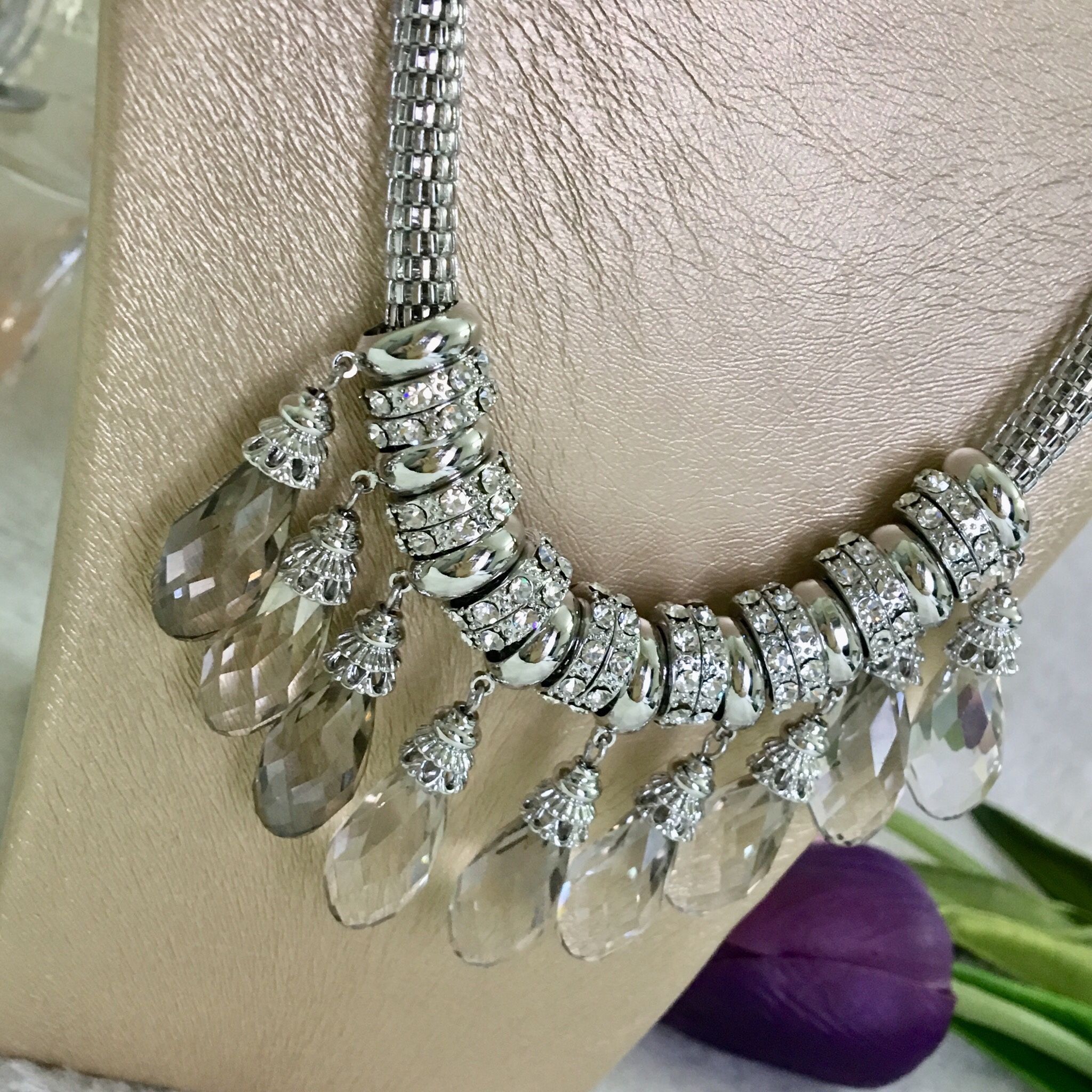 Dây Chuyền Ngắn - Giọt Nước Pha Lê Màu Trắng & Trắng Xám Quý Phái
