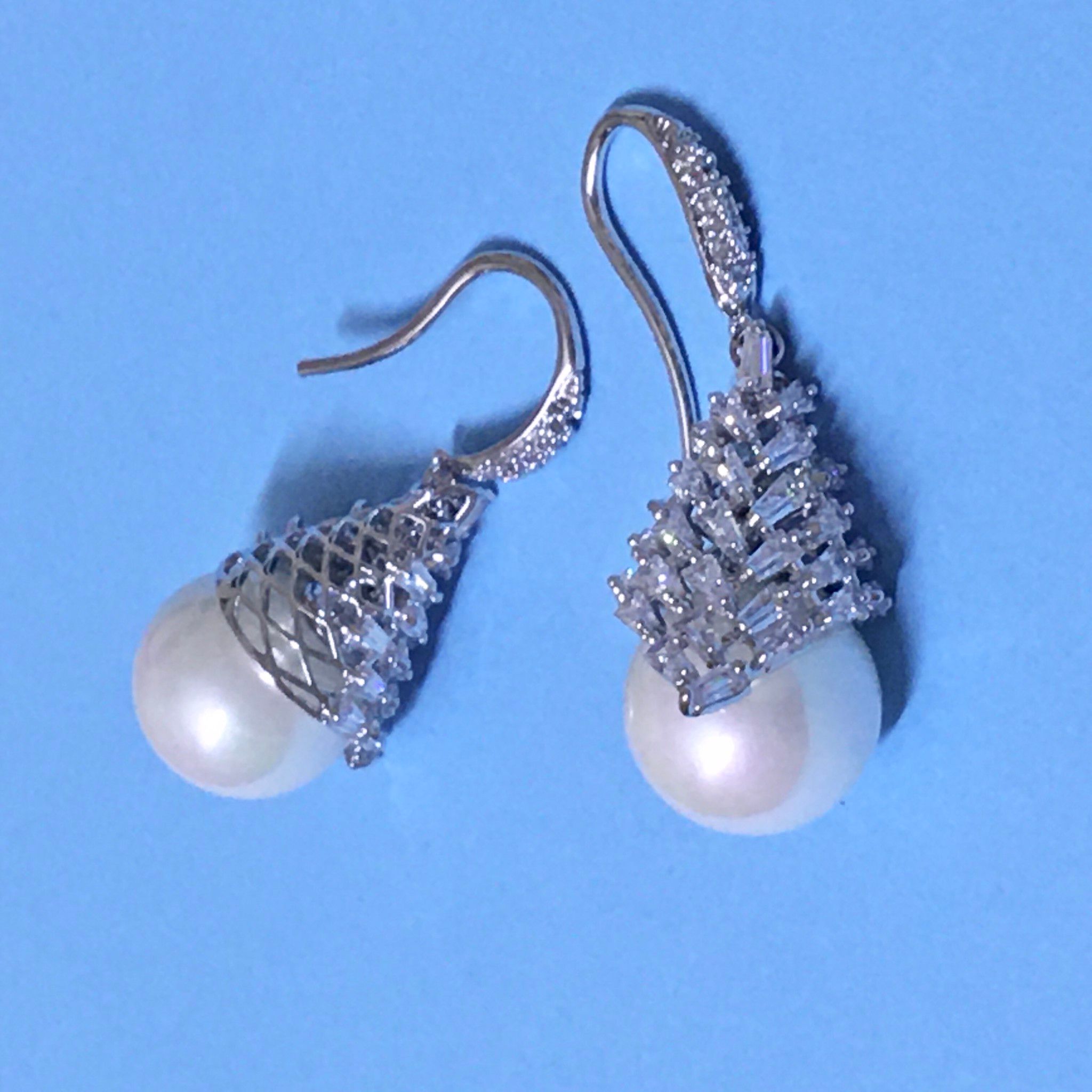 KHUYÊN TAI GIỌT NƯỚC PHA LÊ & HẠT NGỌC (AH)