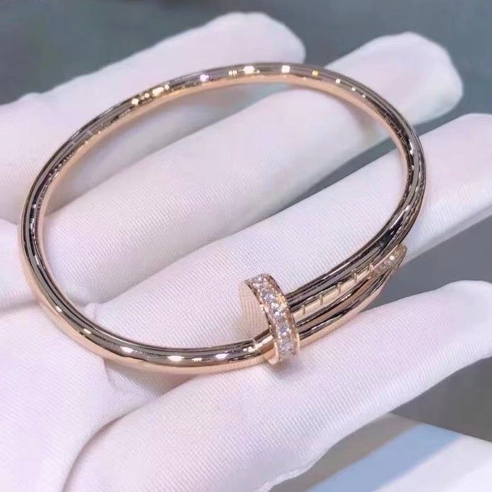 Vòng Tay Nam, Nữ TiTan Cao Cấp - Cartier Cây Đinh Màu Vàng Hồng Pha Lê Trắng