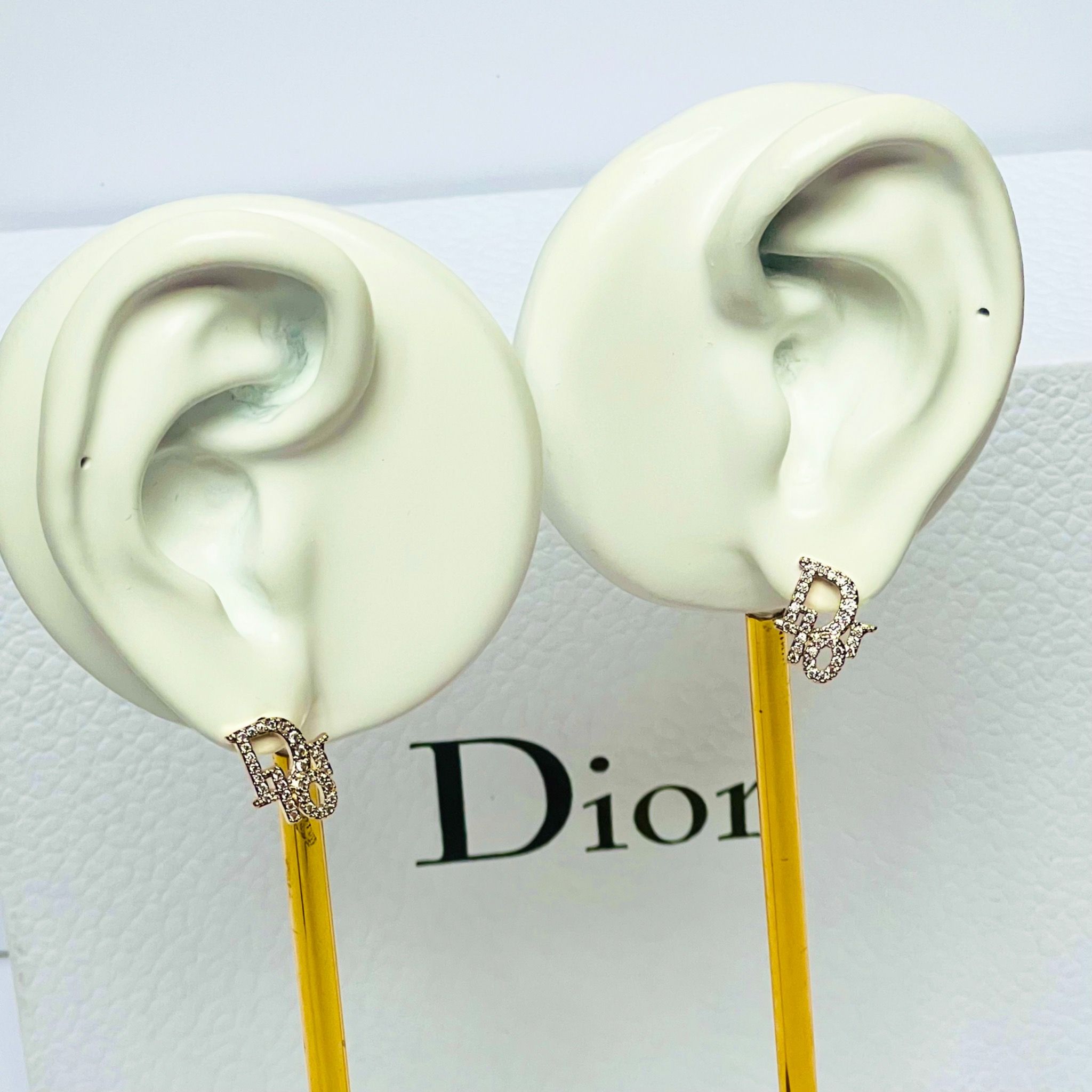 Bông Tai Dior Màu Vàng 1,2cm Pha Lê Trắng (AW)