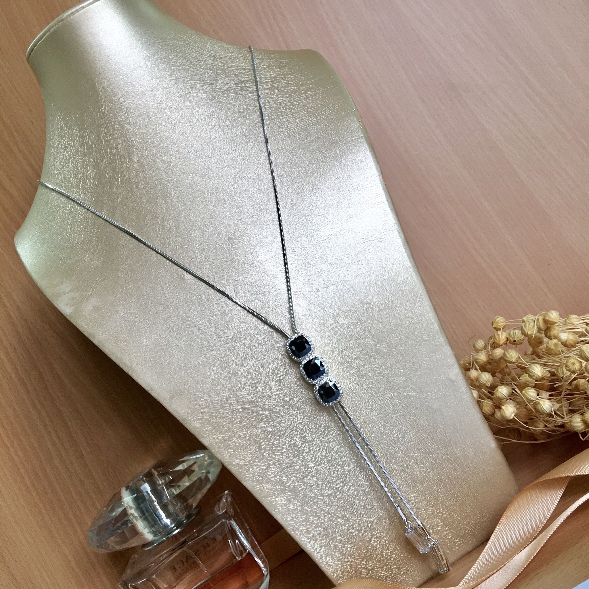 DÂY CHUYỀN DÀI CAO CẤP - PHA LÊ VUÔNG ĐEN SANG TRỌNG (AB)