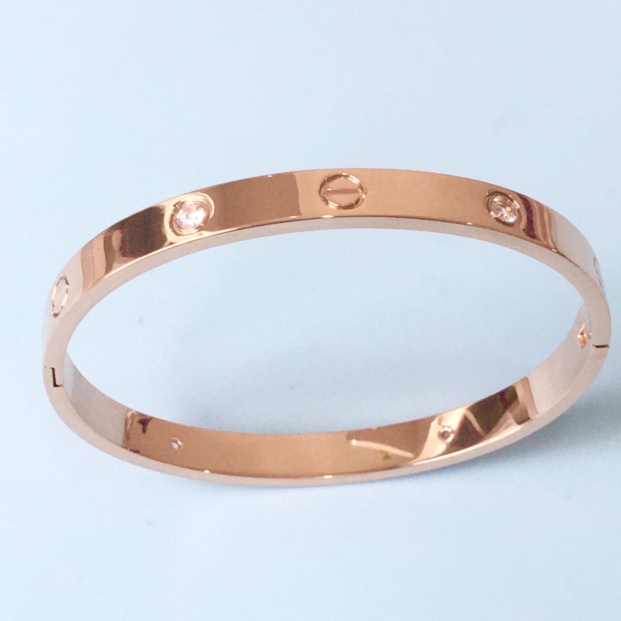 Vòng Tay Nam, Nữ TiTan Cao Cấp - Cartier Màu Vàng Hồng Pha Lê Trắng (AH)