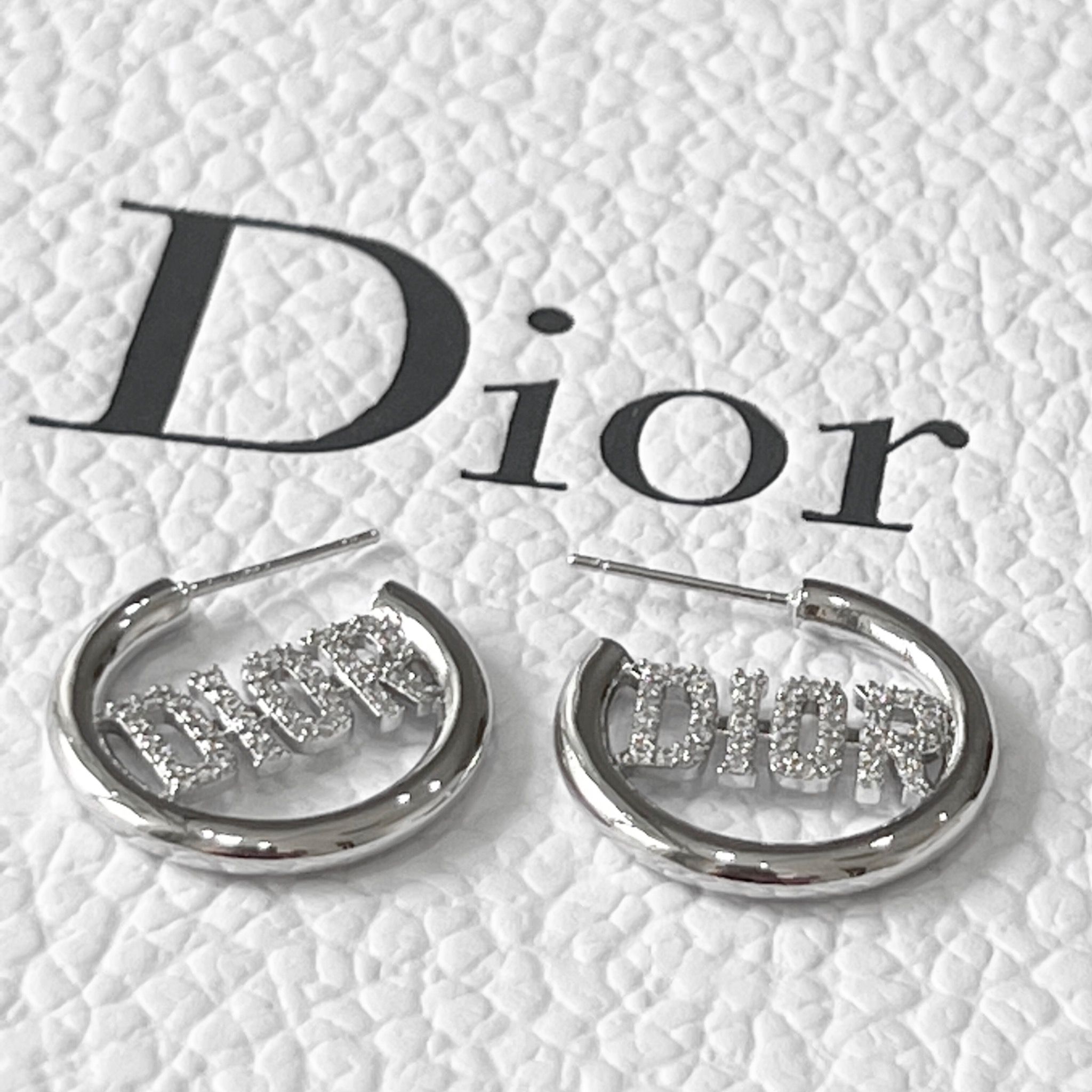 Bông Tai Dior Màu Trắng Pha Lê (AO)