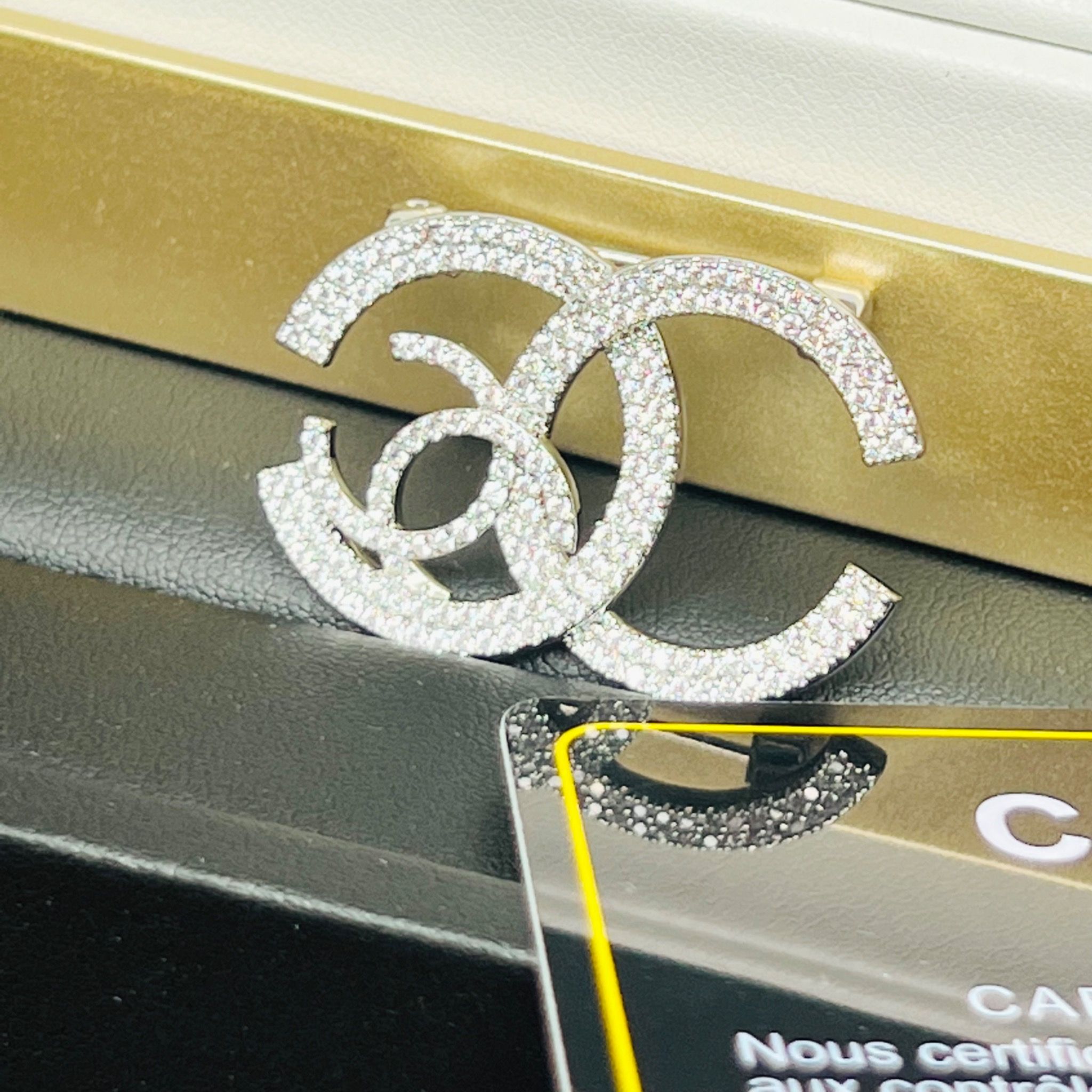 Cài Áo Nam, Nữ - Chanel Pha Lê Trắng (DD)