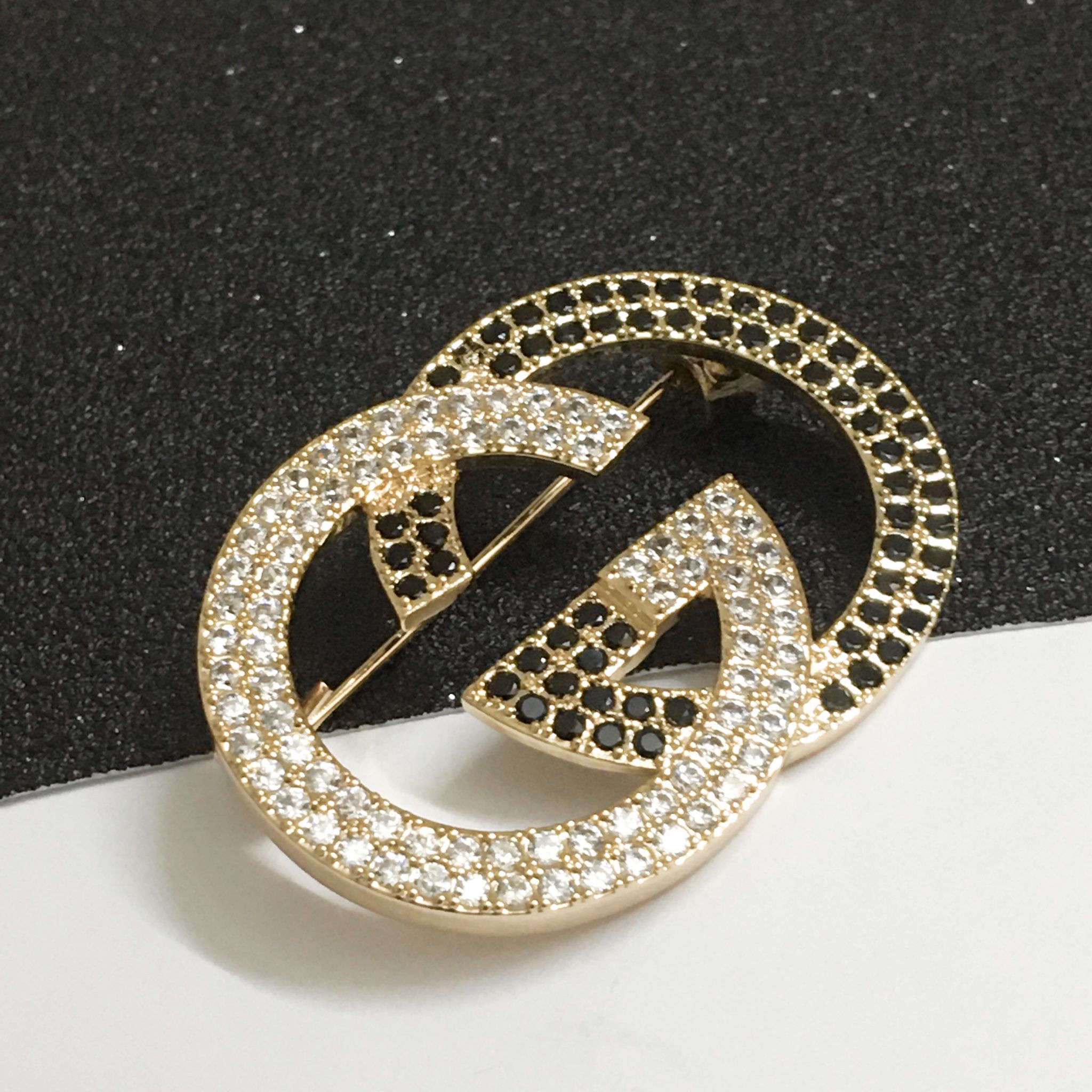 Cài Áo Nam, Nữ - Gucci Màu Vàng Pha Lê Đen & Trắng (AB)