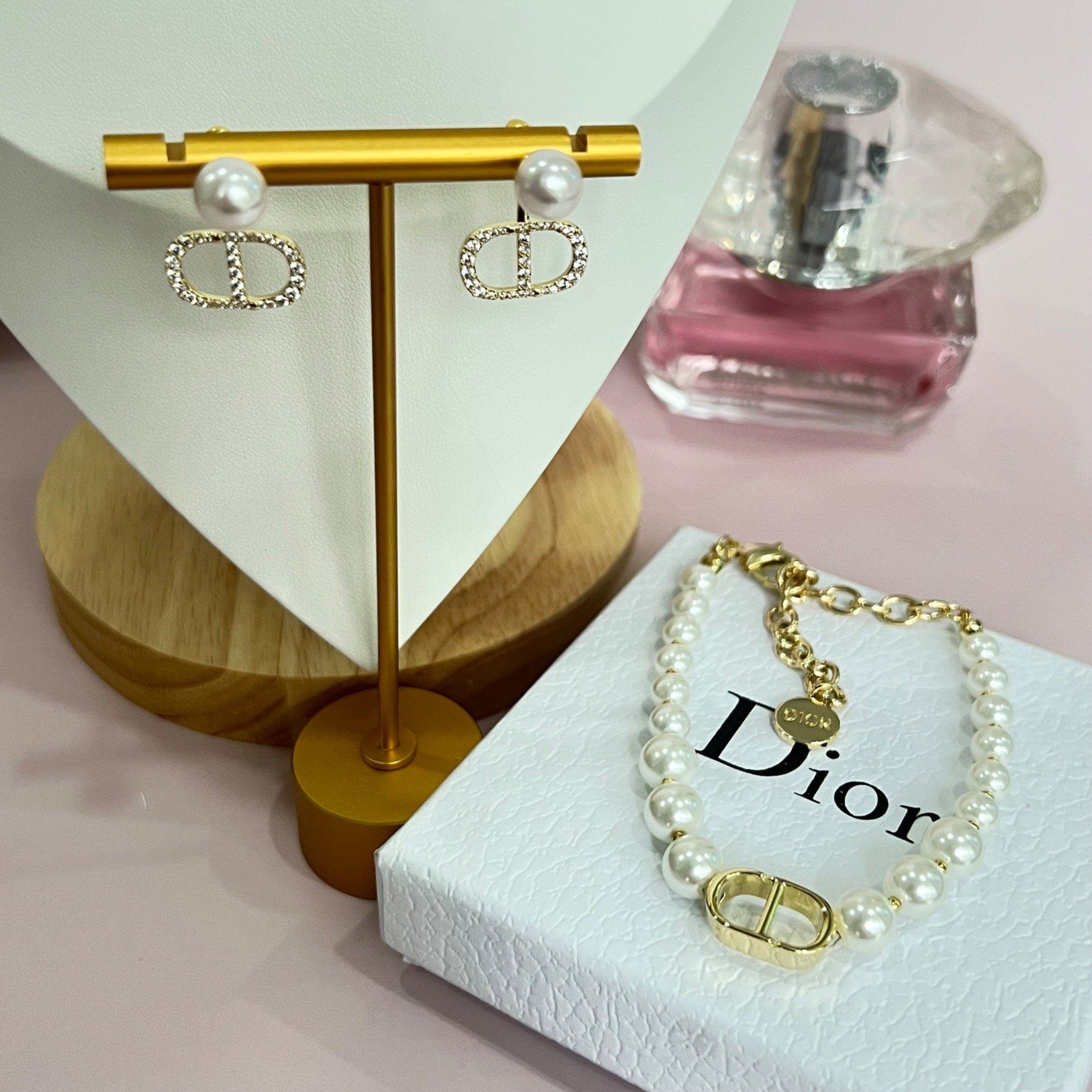 Bộ Trang Sức Dior Vàng - Vòng cổ Choker, Vòng Tay & Bông Tai Ngọc Trai, Pha Lê 3 Kiểu Đeo Quý Phái (AD)