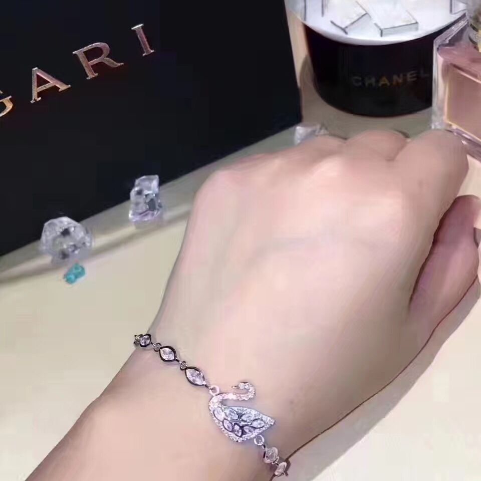 LẮC TAY THIÊN NGA PHA LÊ (AA)