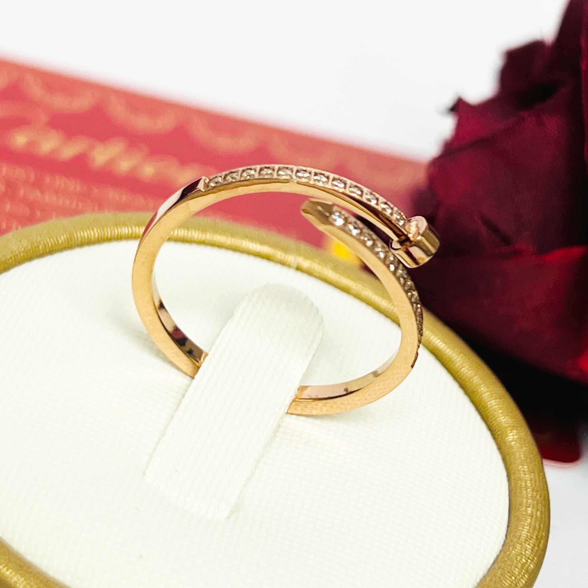 Nhẫn Titan Cao Cấp - Cây Đinh Cartier Màu Vàng Pha Lê (AJ)