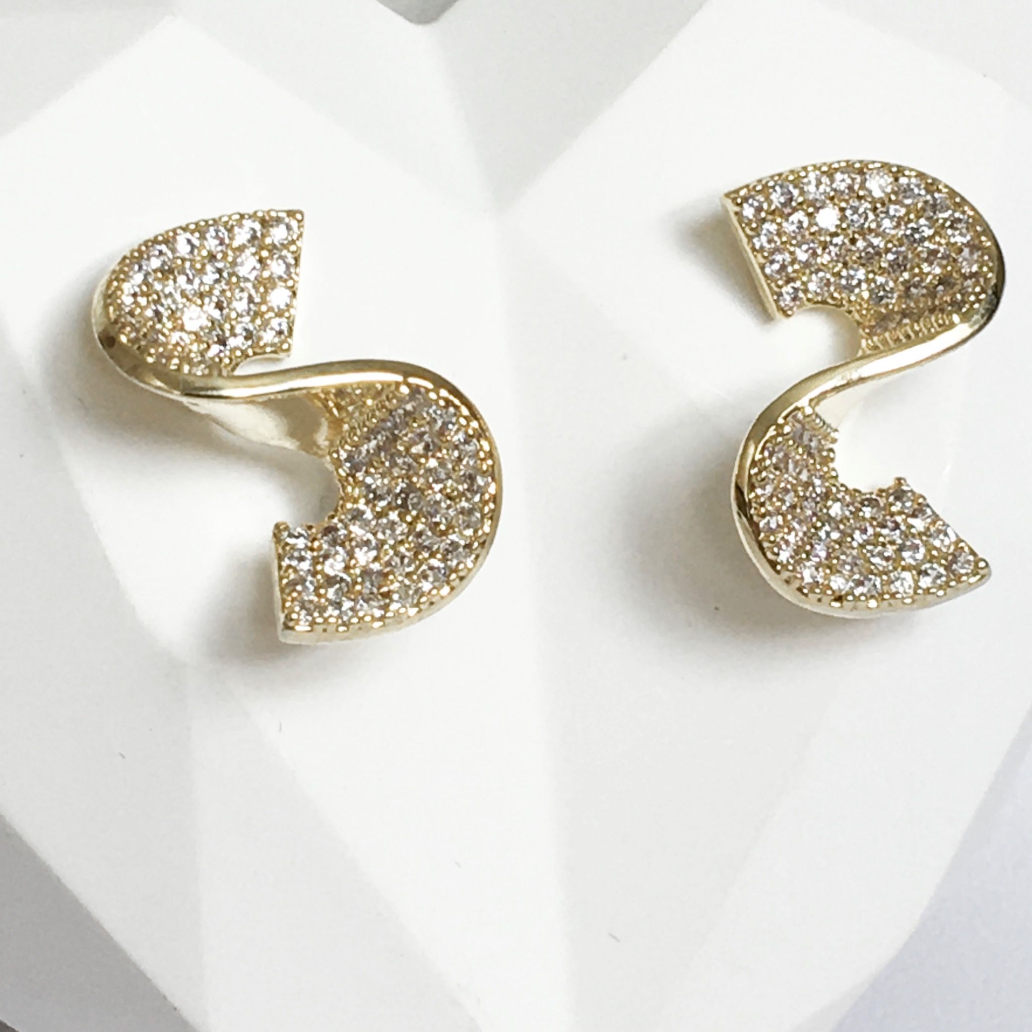 Bộ Trang Sức Hình Lượn Sóng Vàng - Cài Áo & Bông Tai Pha Lê Trắng