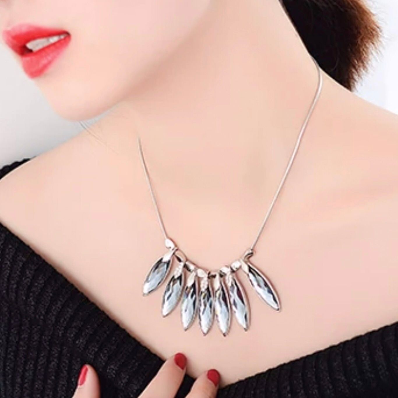 DÂY CHUYỀN NGẮN - PHA LÊ XANH RÊU HÌNH GIỌT NƯỚC (AD)
