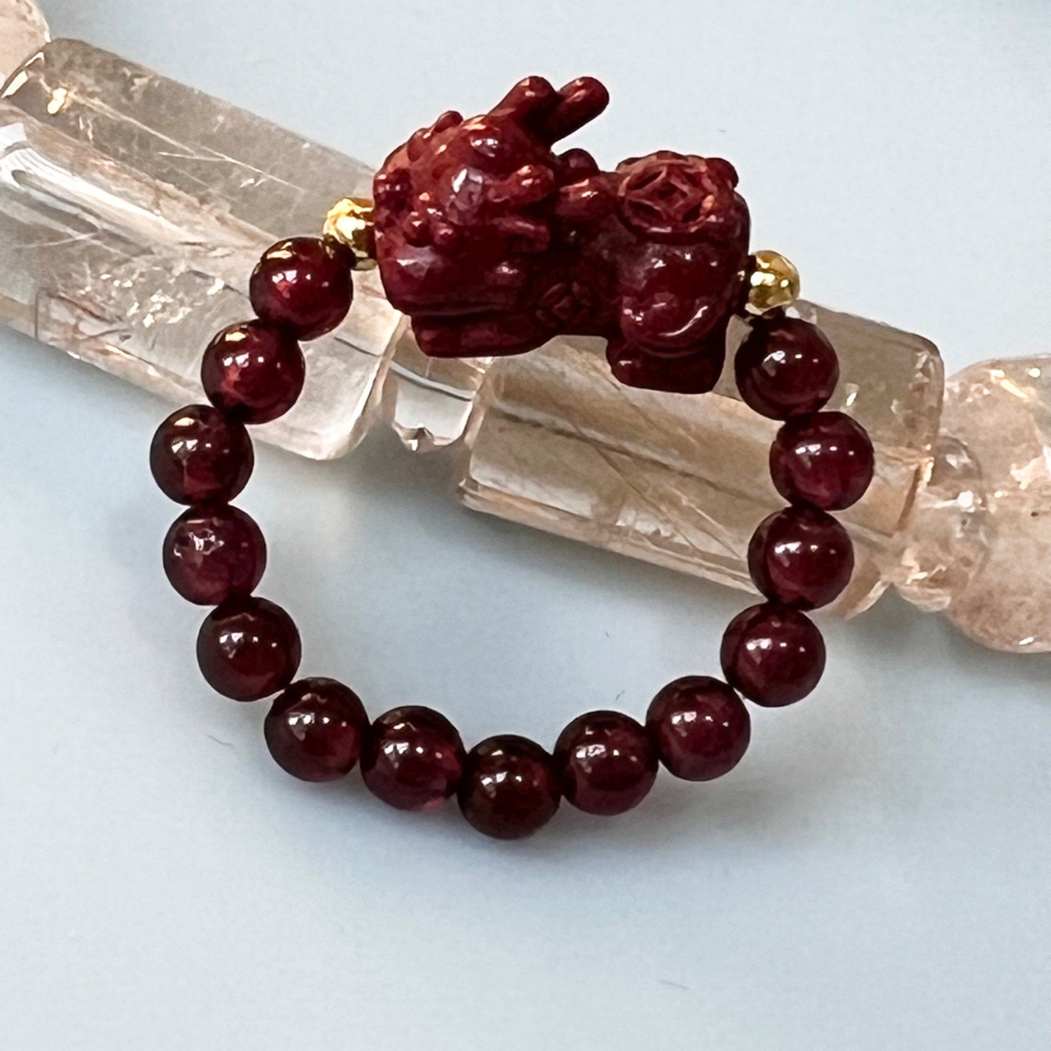Nhẫn Đá Phong Thuỷ Cao Cấp - Con Tỳ Hưu Đá Chu Sa & Đá Garnet Thiên Nhiên May Mắn