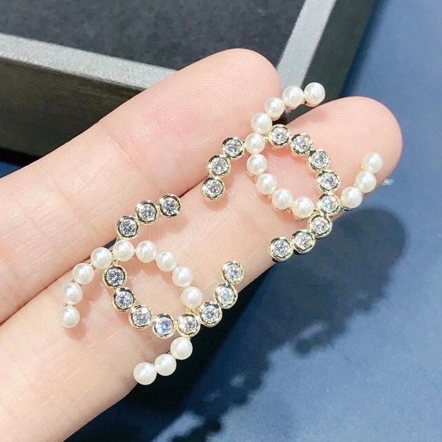 Bông Tai Chanel Bản To Màu Vàng Ngọc Trai & Pha Lê Trắng (AL)