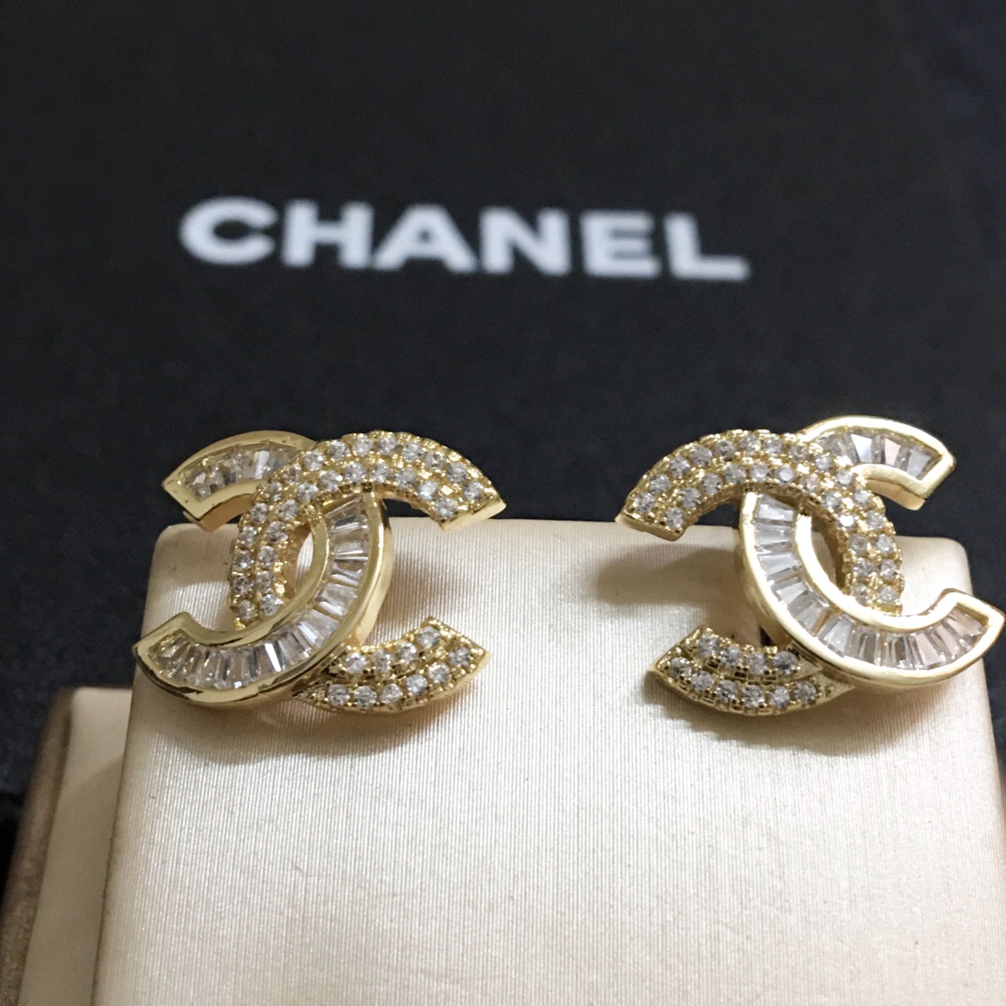 Bông Tai Chanel Màu Vàng Pha Lê Trắng (BS)