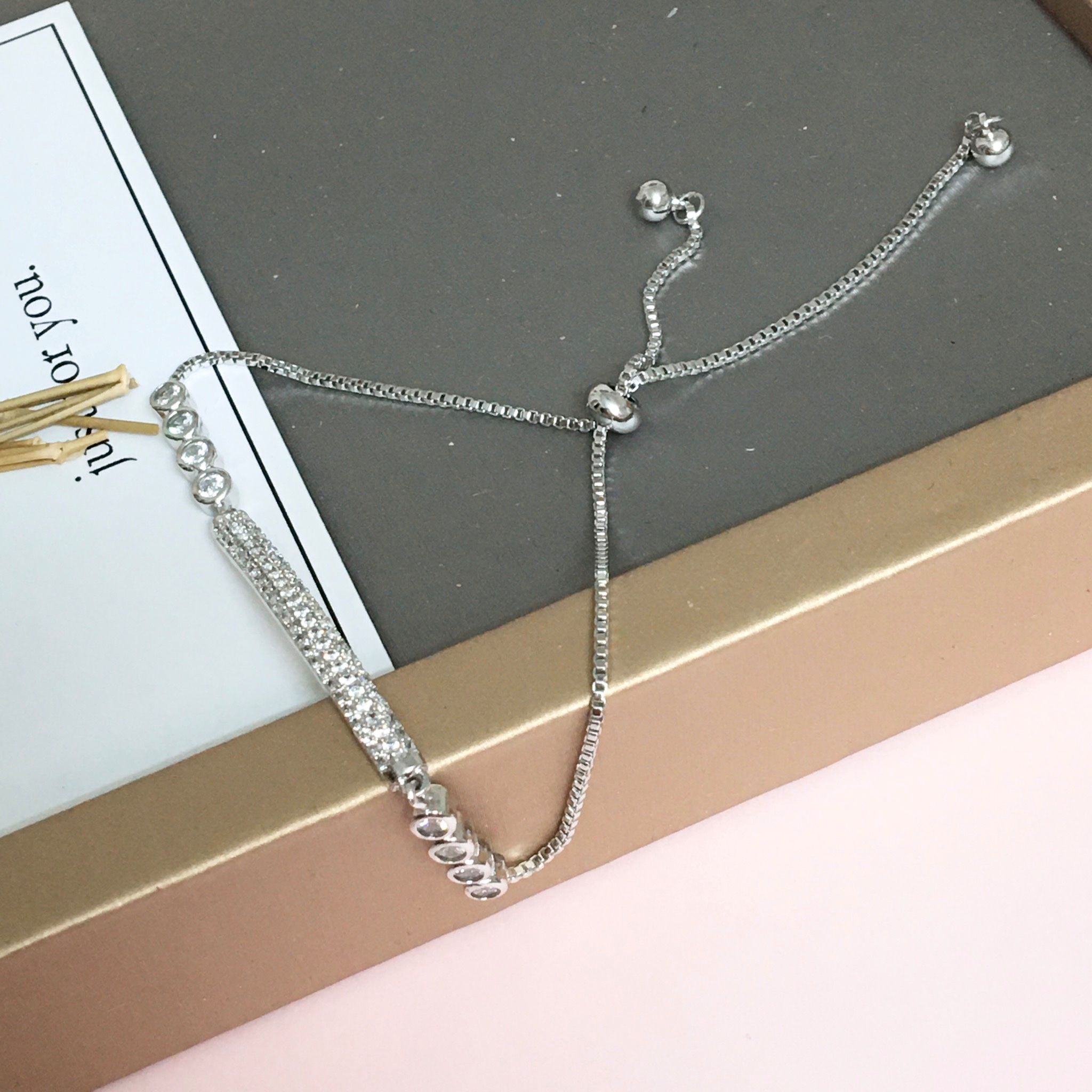 LẮC TAY DÂY RÚT PHA LÊ (AE)