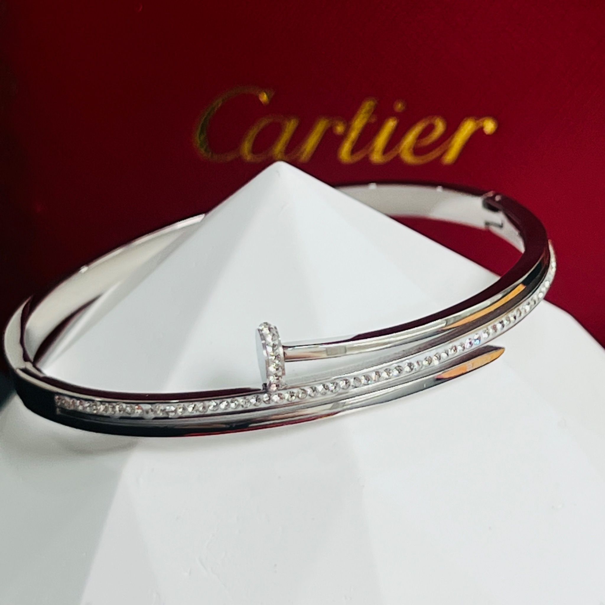 Vòng Tay TiTan Cao Cấp - Cây Đinh Cartier Pha Lê Trắng (AE)