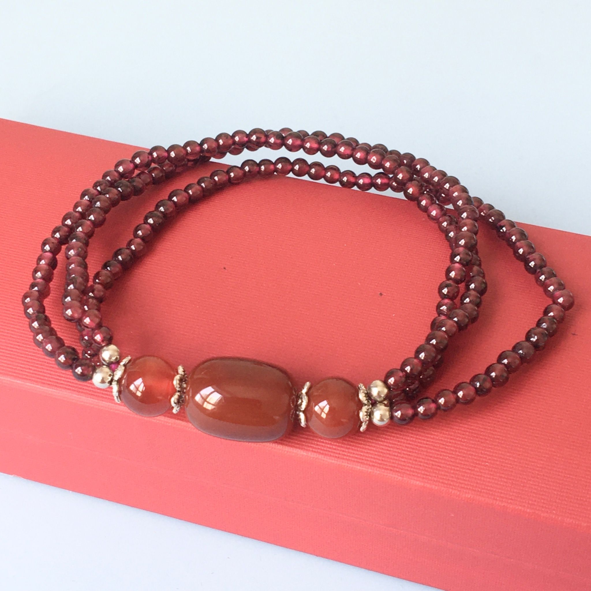 Vòng Tay Phong Thuỷ Cao Cấp - Đá Garnet Ngọc Hồng Lựu Thiên Nhiên 3 Vòng May Mắn & Bình An