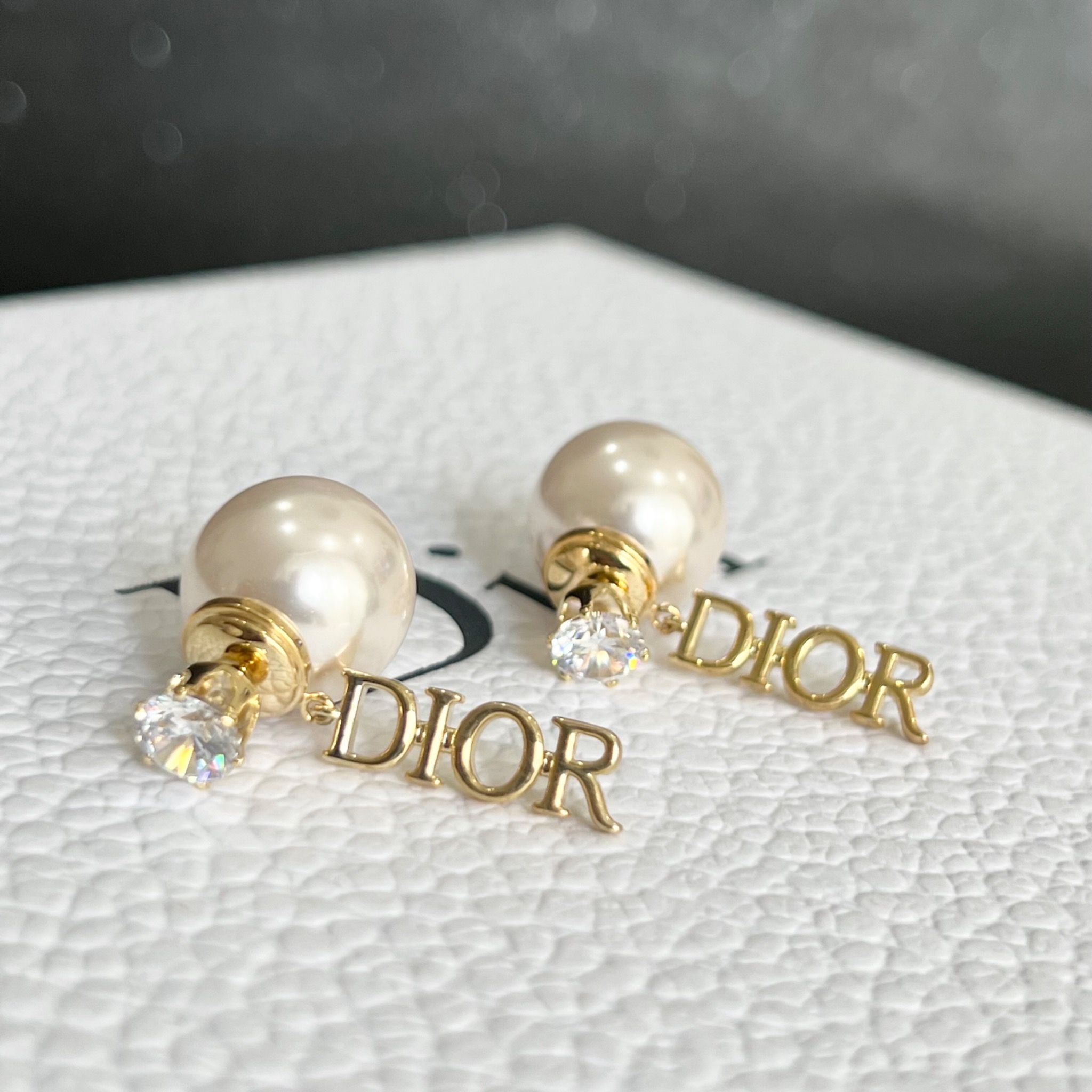 Bông Tai Dior Màu Vàng Ngọc Trai & Pha Lê Trắng (AV) - Có 3 Kiểu Đeo