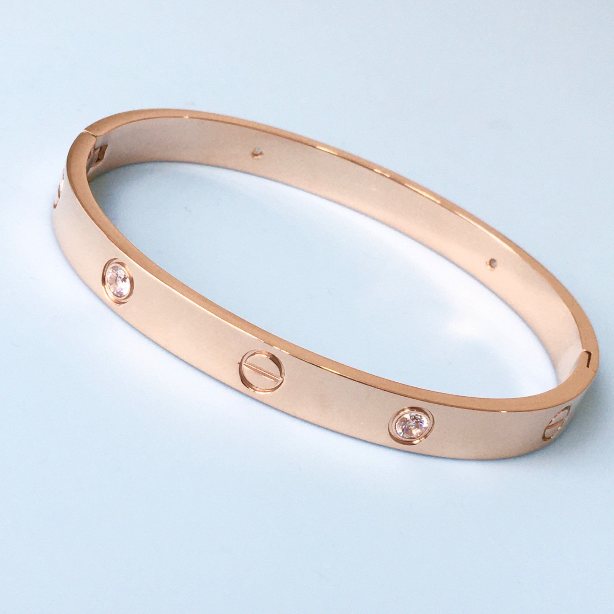 Vòng Tay Nam, Nữ TiTan Cao Cấp - Cartier Màu Vàng Hồng Pha Lê Trắng (AH)