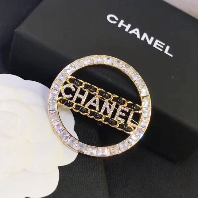 Cài Áo Nam, Nữ - Chanel Màu Vàng Bản To Pha Lê Trắng (BS)