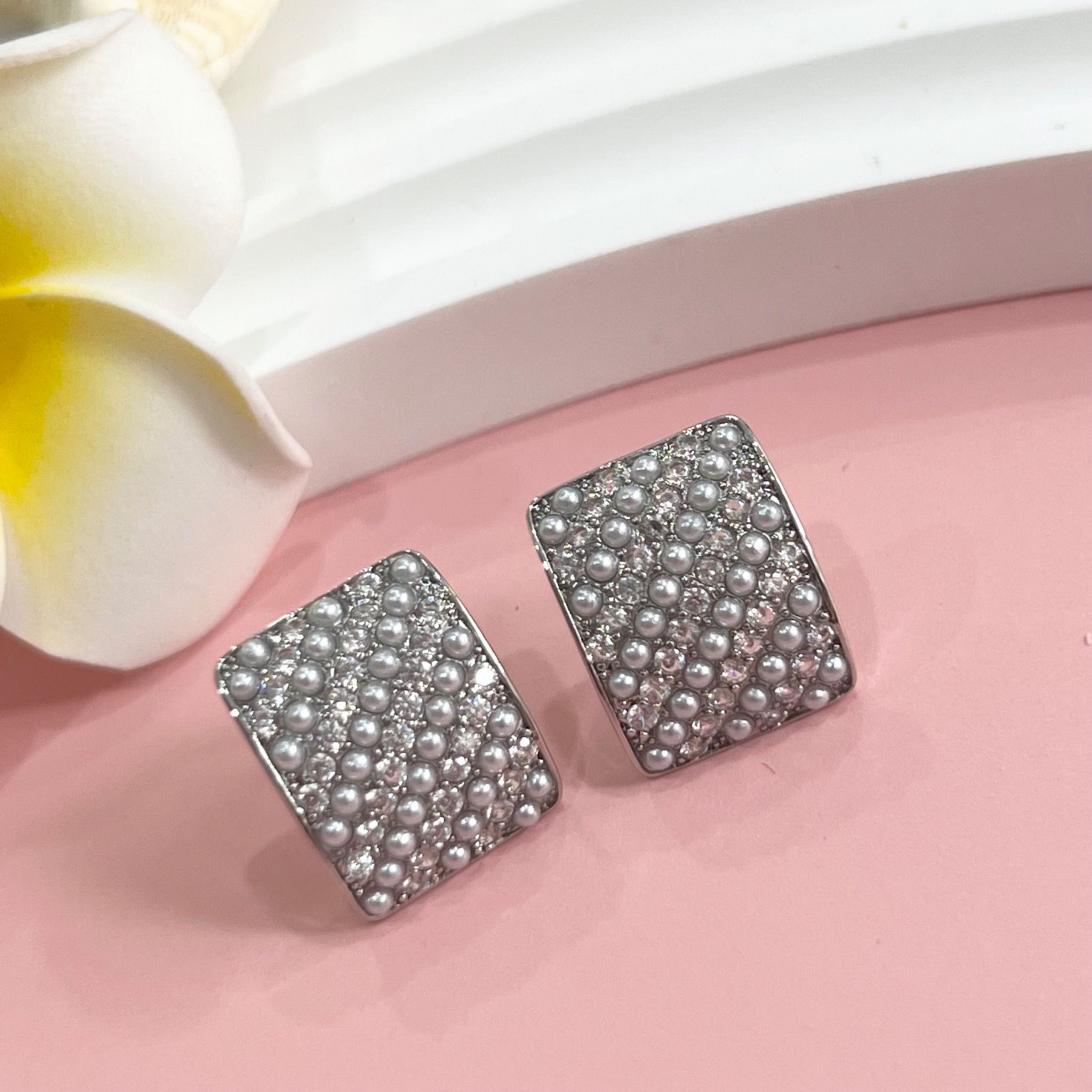 Bông Tai Hình Chữ Nhật Pha Lê & Ngọc Trai Nước Ngọt Màu Xám