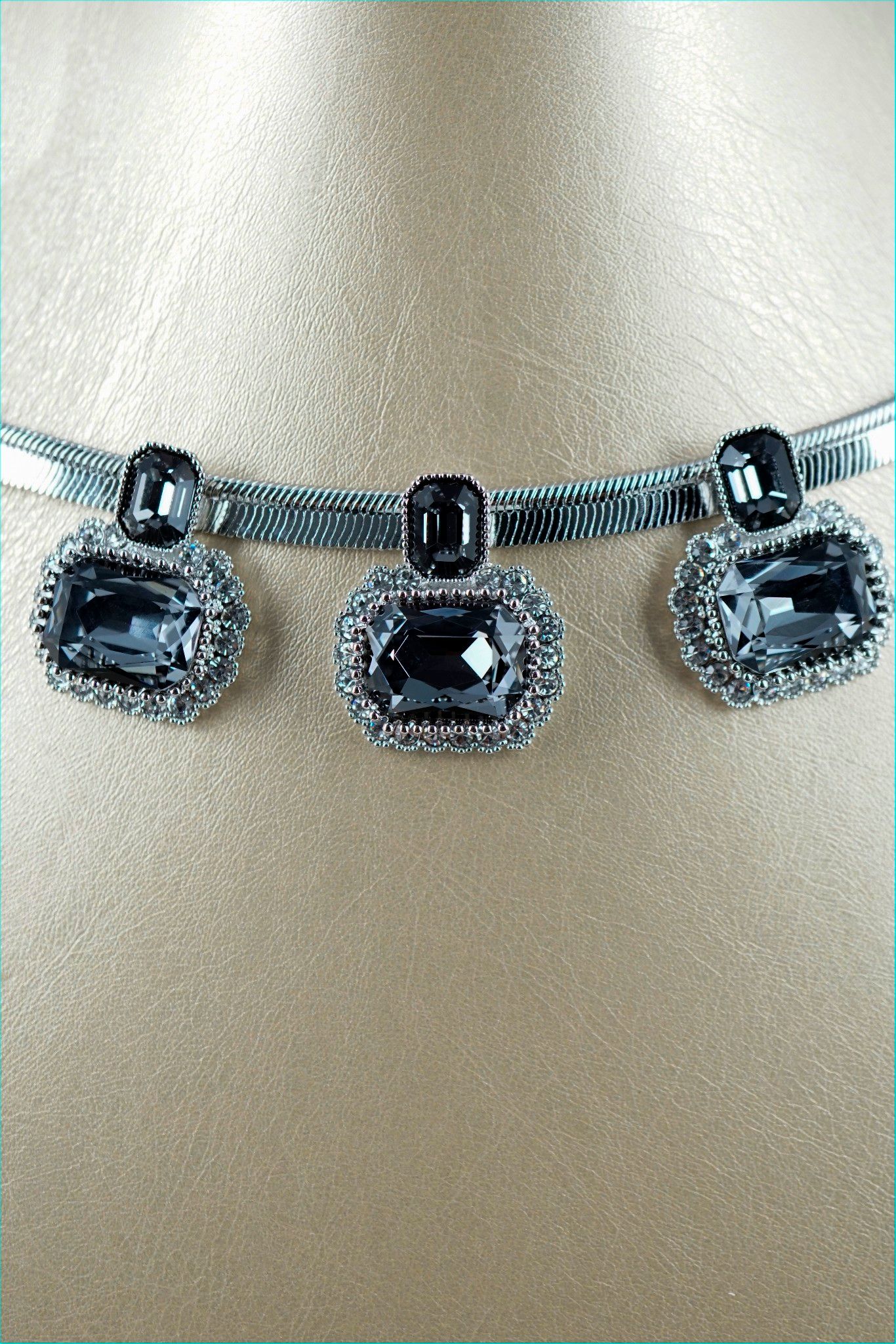 DÂY CHUYỀN NGẮN - CHOCKER PHA LÊ ĐEN (AB)