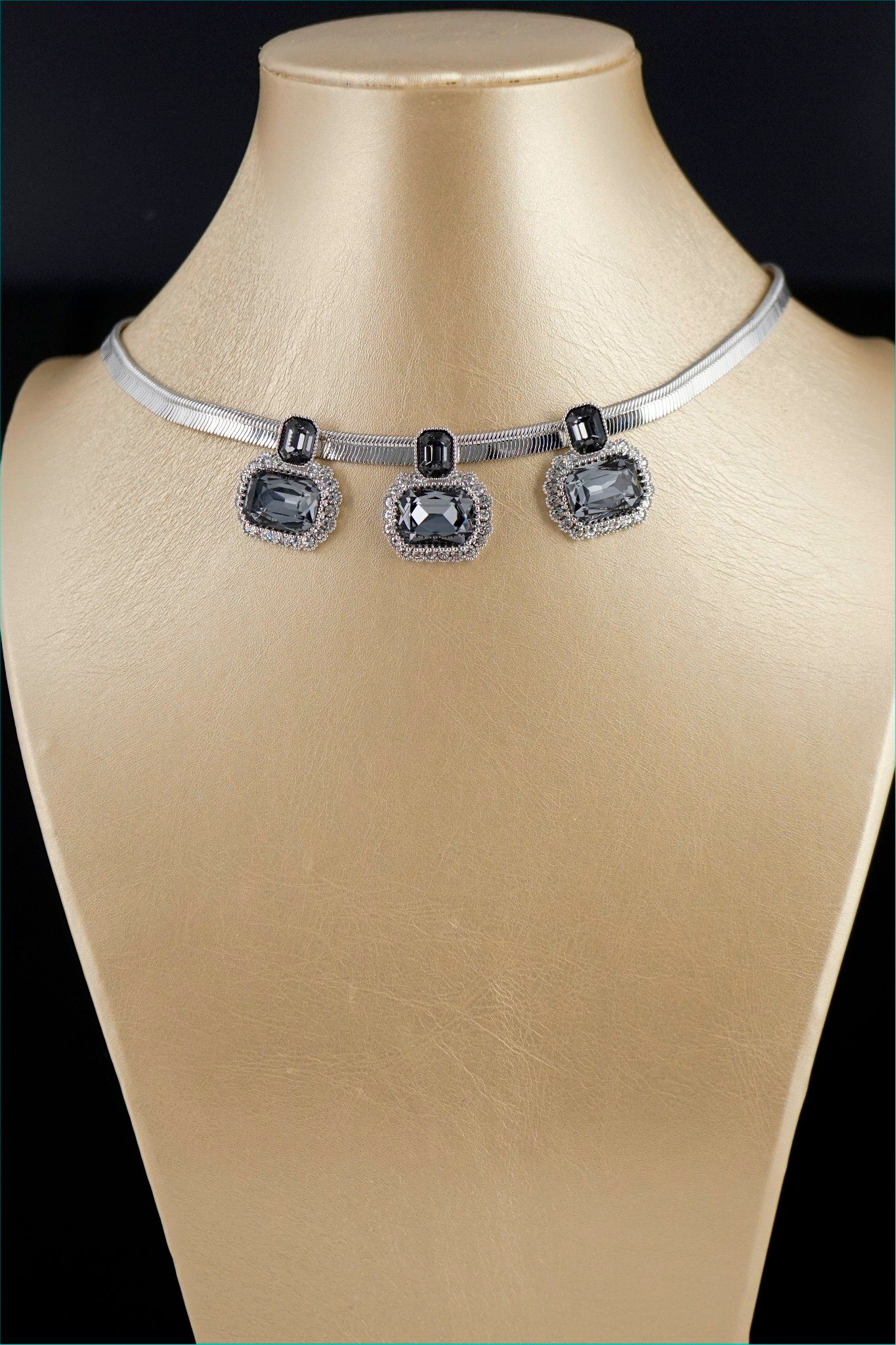 DÂY CHUYỀN NGẮN - CHOCKER PHA LÊ ĐEN (AB)