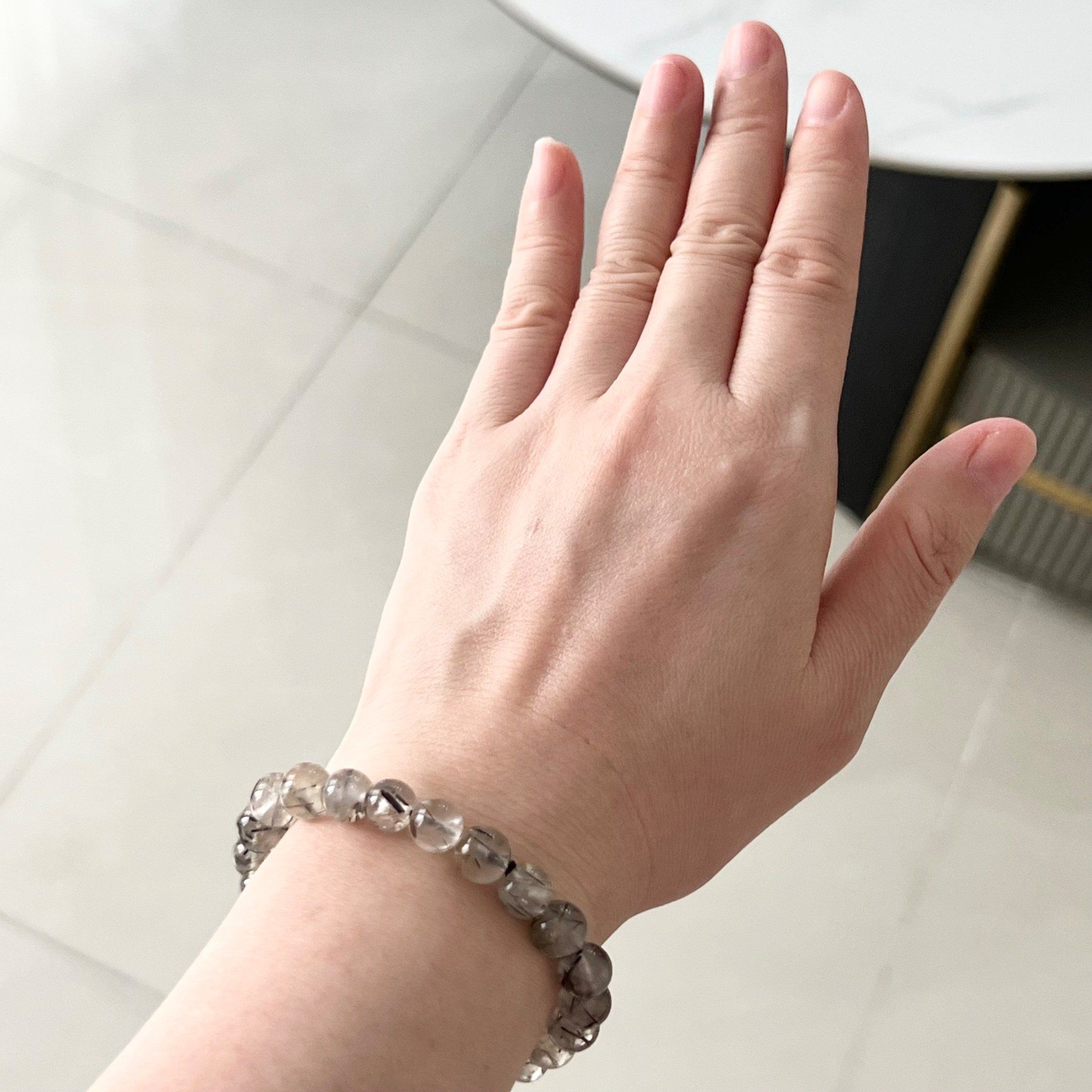 Vòng Tay Phong Thuỷ Cao Cấp - Đá Thạch Anh Tóc Đen 9mm Tự Nhiên (AB)
