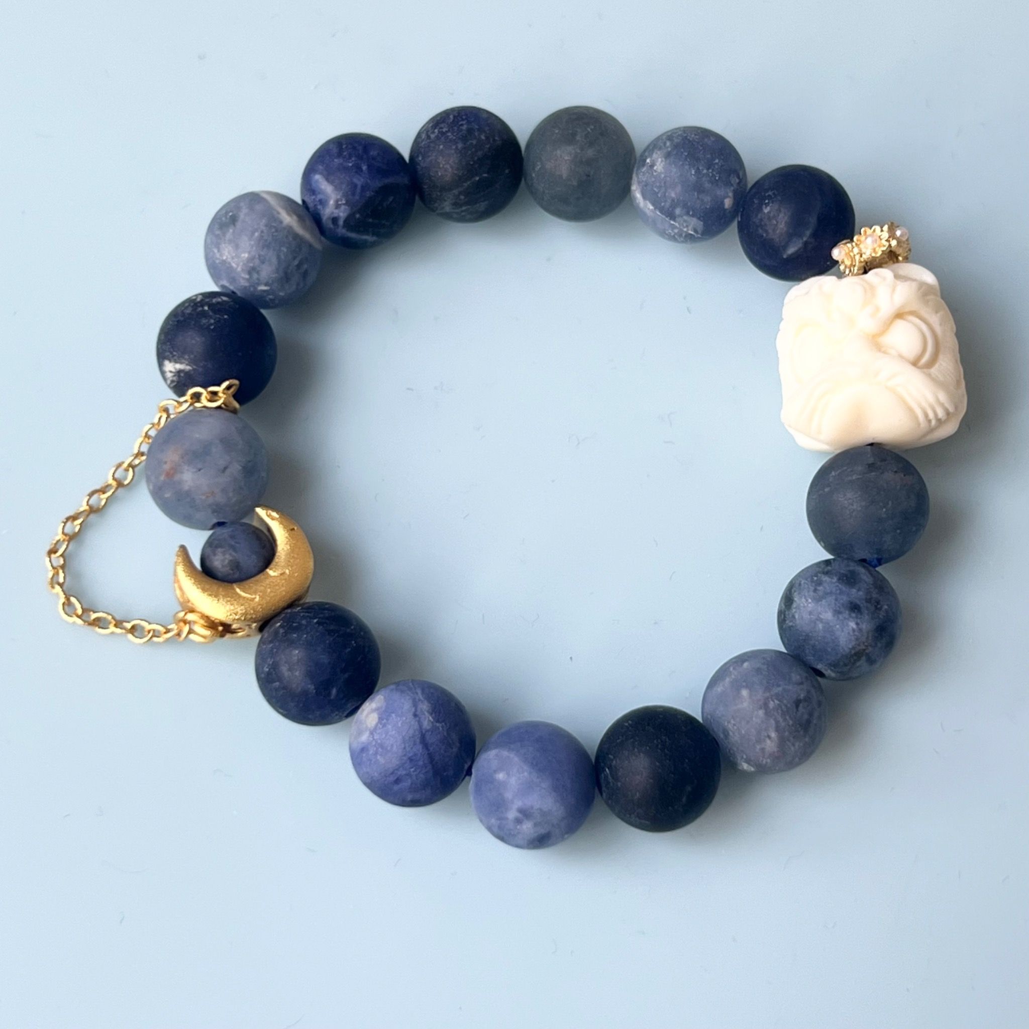 Vòng Tay Phong Thuỷ Cao Cấp - Đá Sodalite Xanh Lam & Hạt Tagua Ngà Voi Tự Nhiên