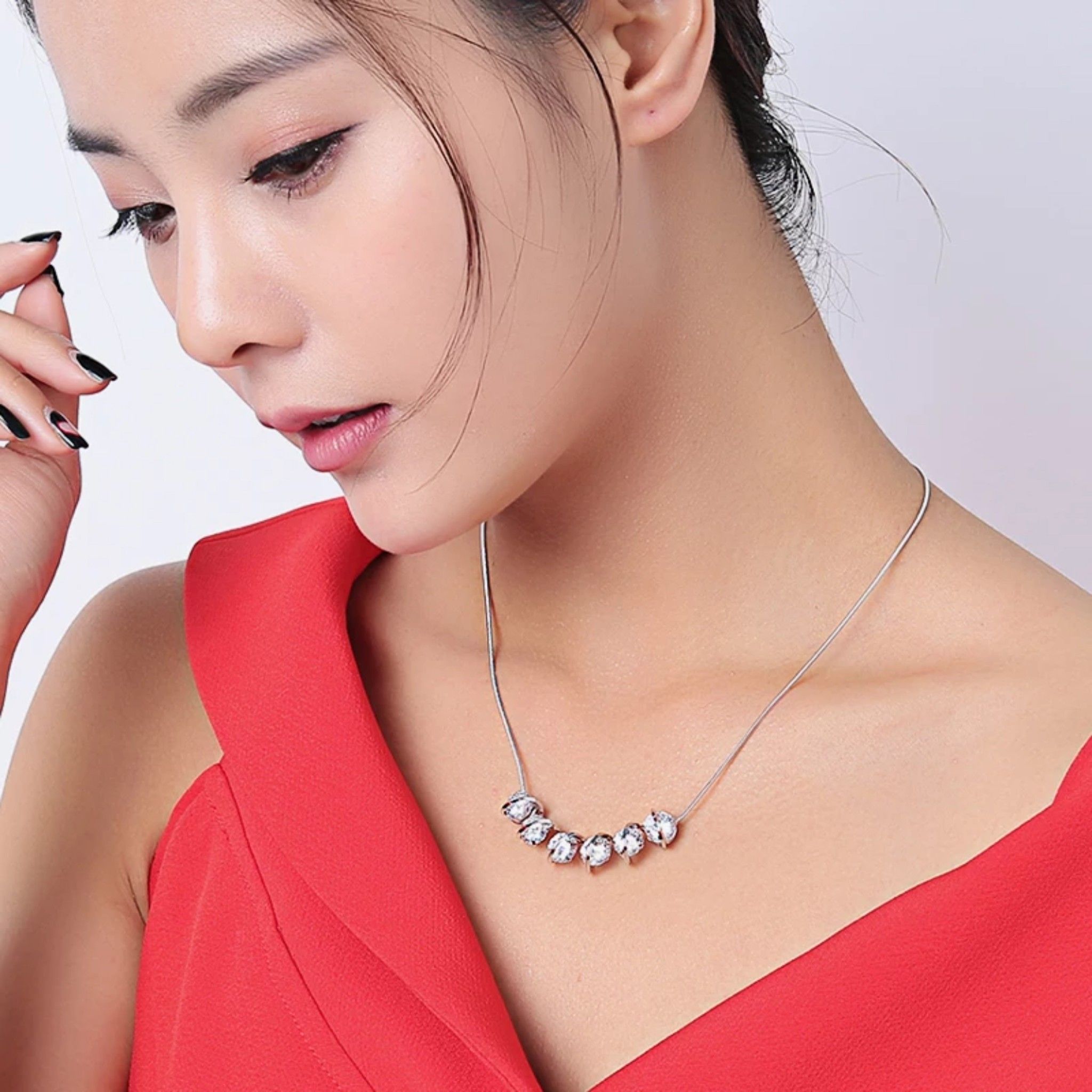 DÂY CHUYỀN NGẮN - 6 VIÊN PHA LÊ TRẮNG