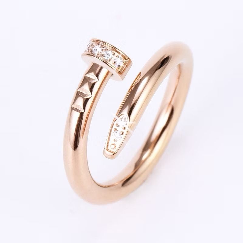 Nhẫn Titan Cao Cấp - Cây Đinh Cartier Màu Vàng Hồng Pha Lê (AA)