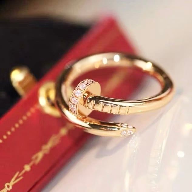 Nhẫn Titan Cao Cấp - Cây Đinh Cartier Màu Vàng Hồng Pha Lê (AA)