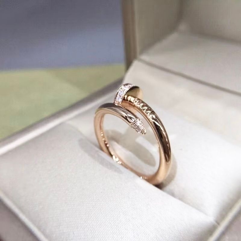 Nhẫn Titan Cao Cấp - Cây Đinh Cartier Màu Vàng Hồng Pha Lê (AA)