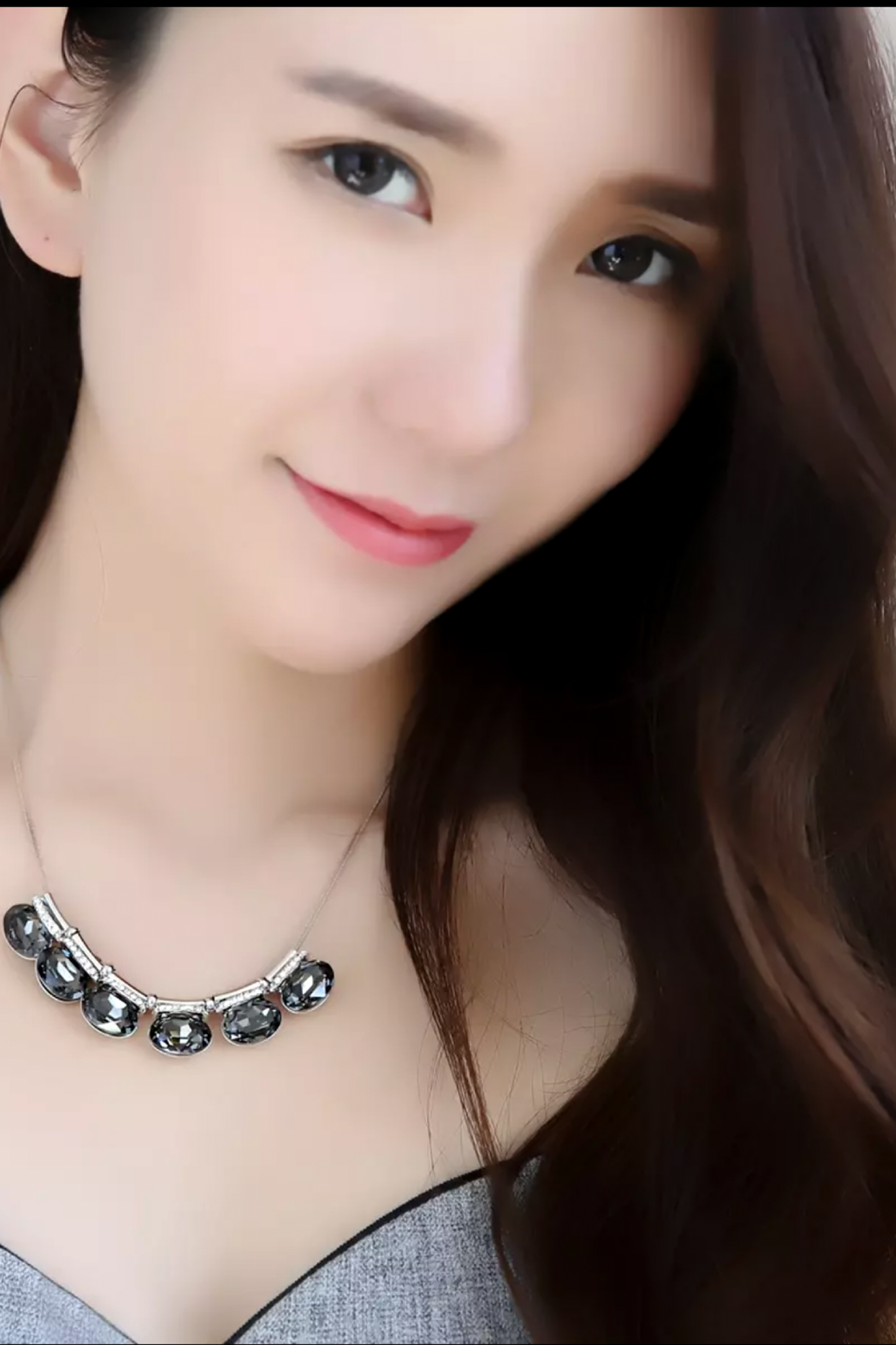 DÂY CHUYỀN NGẮN - 6 VIÊN PHA LÊ ĐEN SANG TRỌNG