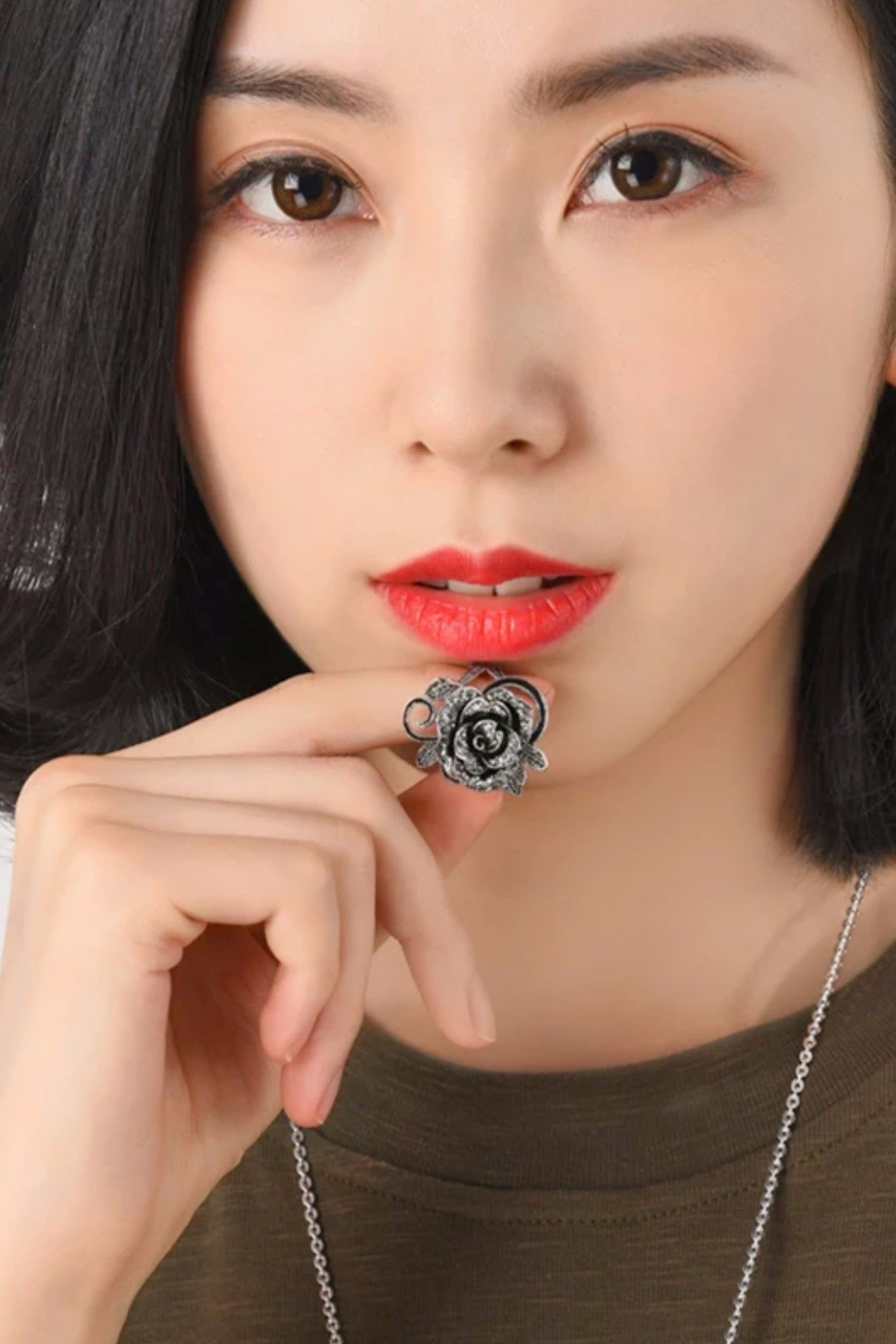 NHẪN NỮ HOA HỒNG PHA LÊ ĐEN (AC)