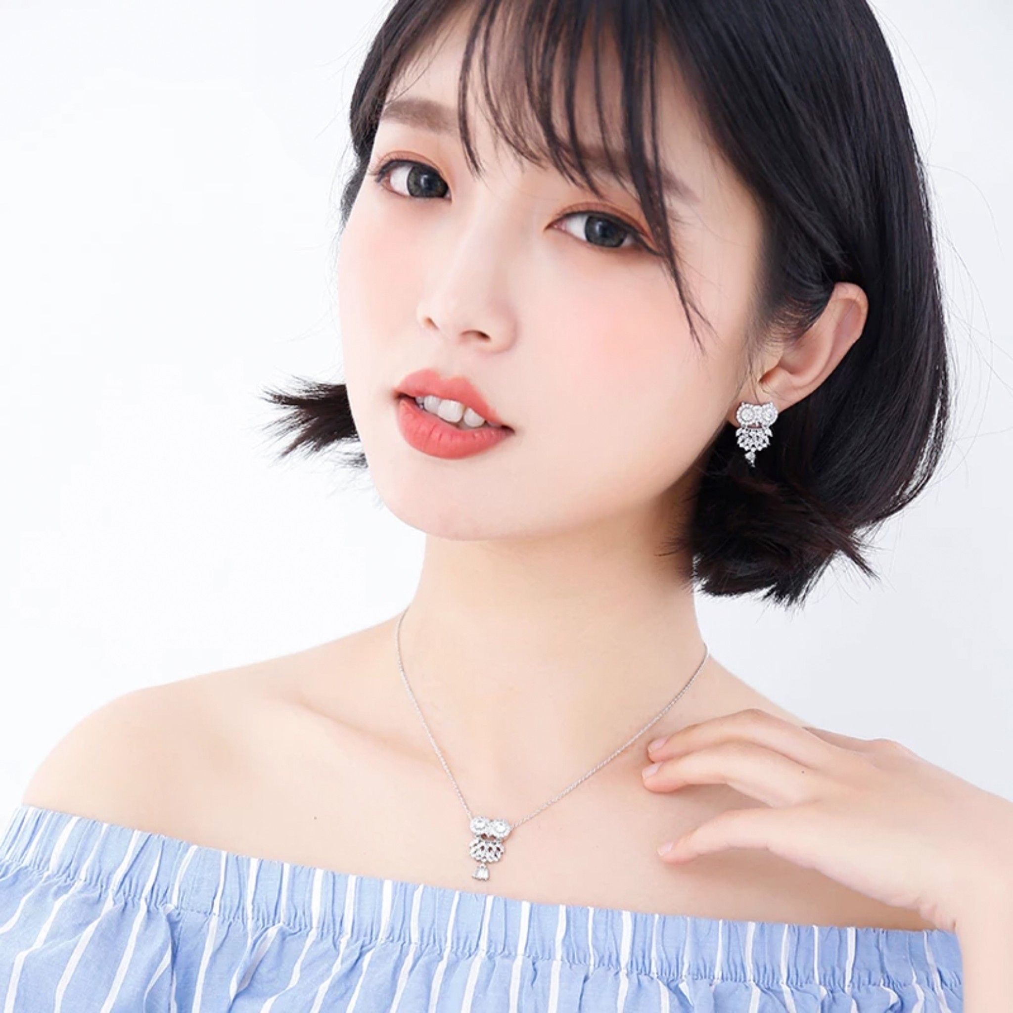BÔNG TAI CÚ MÈO LỚN ĐÍNH PHA LÊ (AA)
