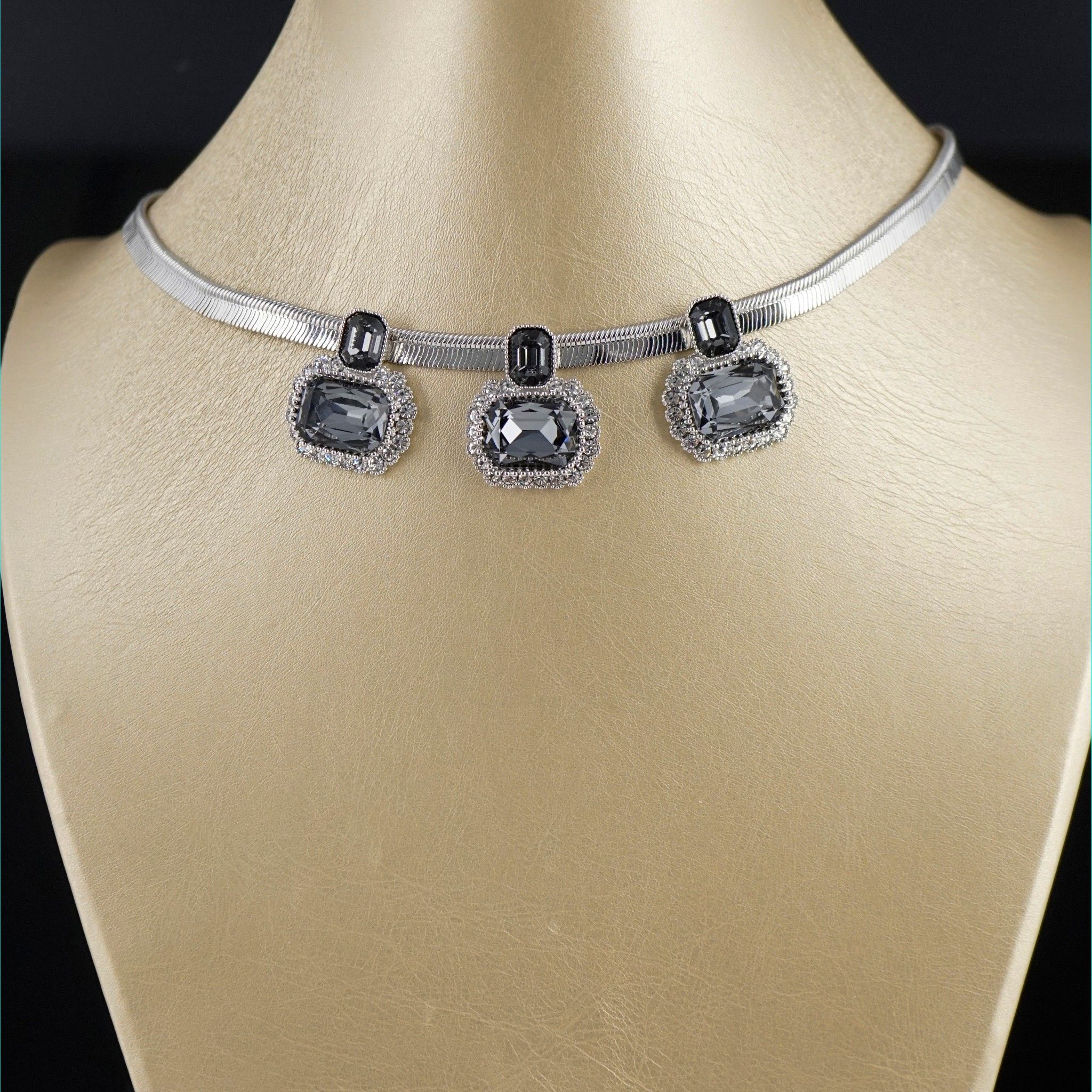 DÂY CHUYỀN NGẮN - CHOCKER PHA LÊ ĐEN (AB)