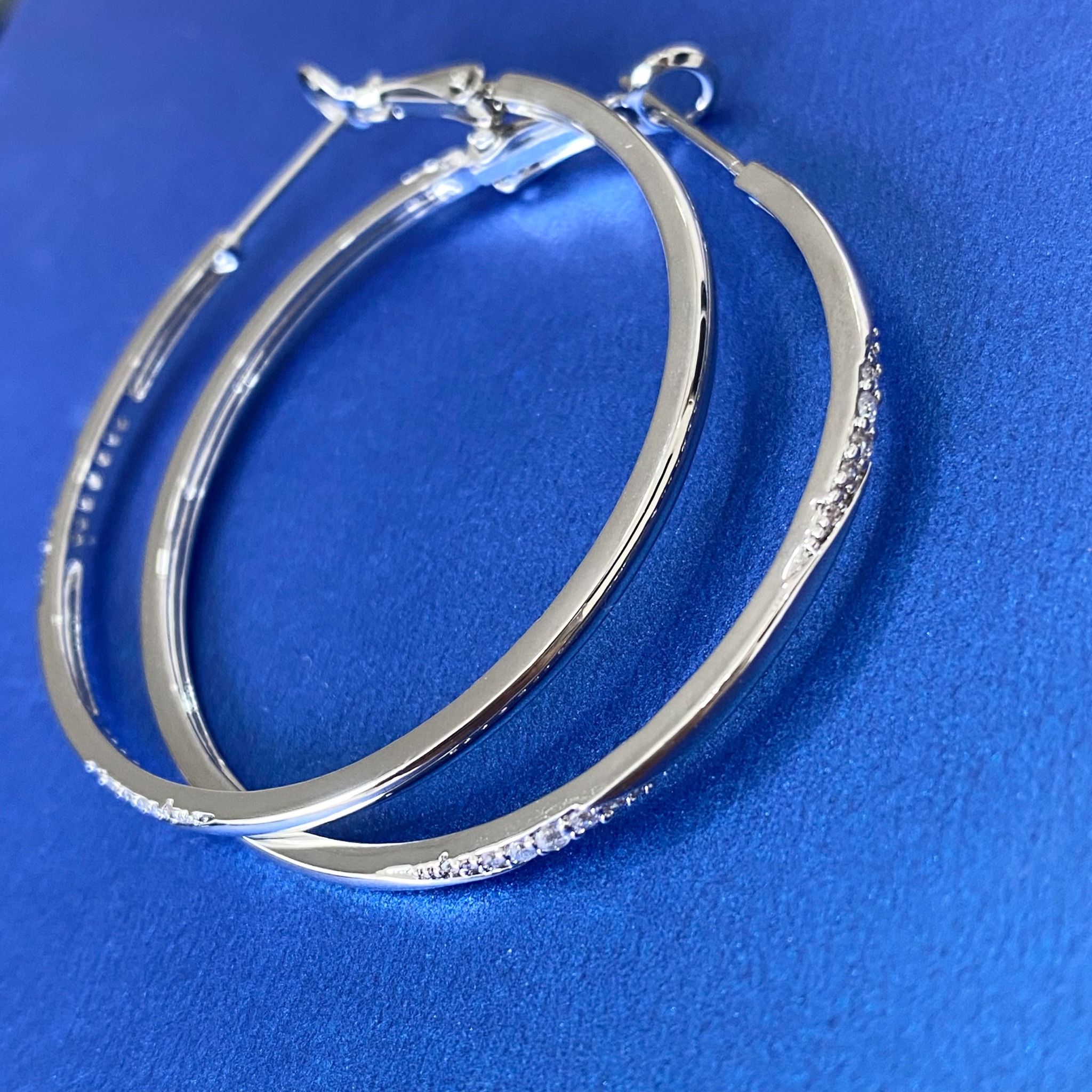 Bông Tai Khoen Tròn Màu Trắng 4cm Pha Lê (BH)