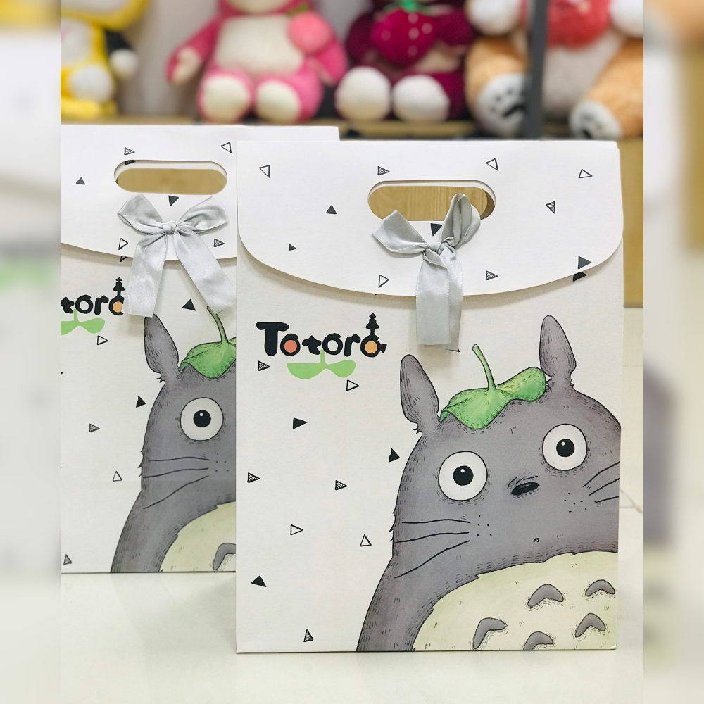  Túi Giấy Dán Totoro Đứng Nhìn 
