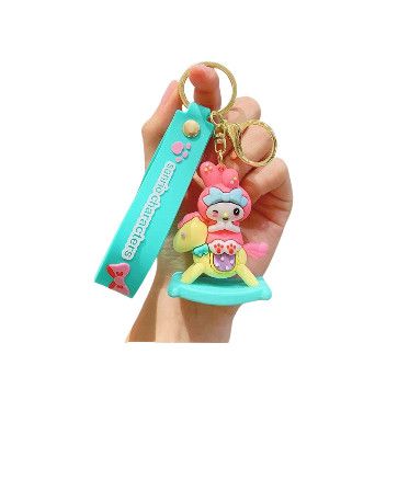 Móc Khóa Nhựa Melody Xanh Ngồi Cỗ Xe Ngựa - Chipchipshop