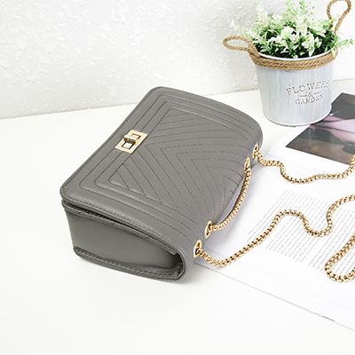 Túi đeo chéo khoá gài cách điệu hoạ tiết sọc chéo A015 ERIK