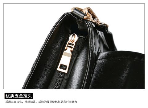 Túi đeo chéo QC da mềm chữ V chống trày, chống nước A084 ERIK