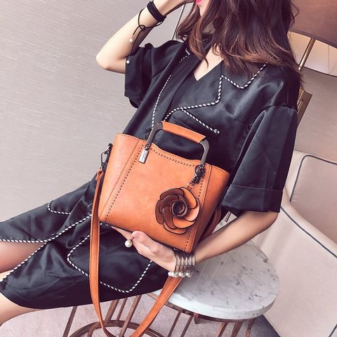 Túi xách cao cấp viền kim loại đính hoa hồng QC A120 ERIK