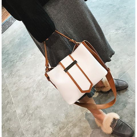 Túi đeo chéo vạt gài ERIK A032