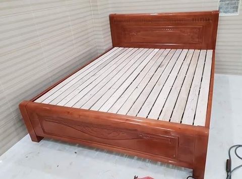 Giường gỗ Gội 1M8
