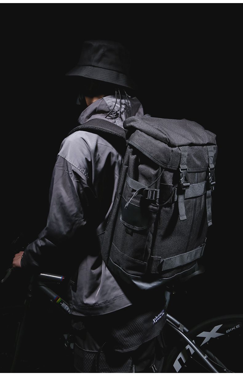 URBAN BLACK Model 1