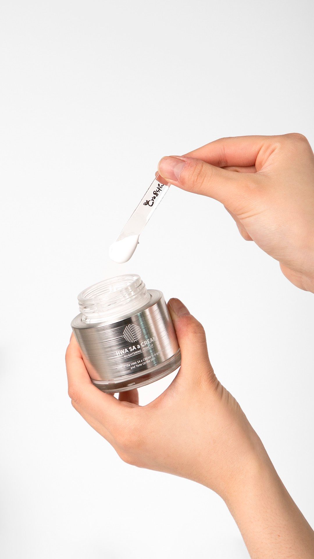 Kem dưỡng da nâng tông chiết xuất cá hồi Cre8Skin Hwa SA a Cream (ban ngày)