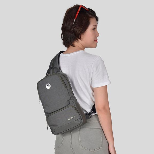 The Betty Slingpack Dk Mouse Grey với 2 cách mang