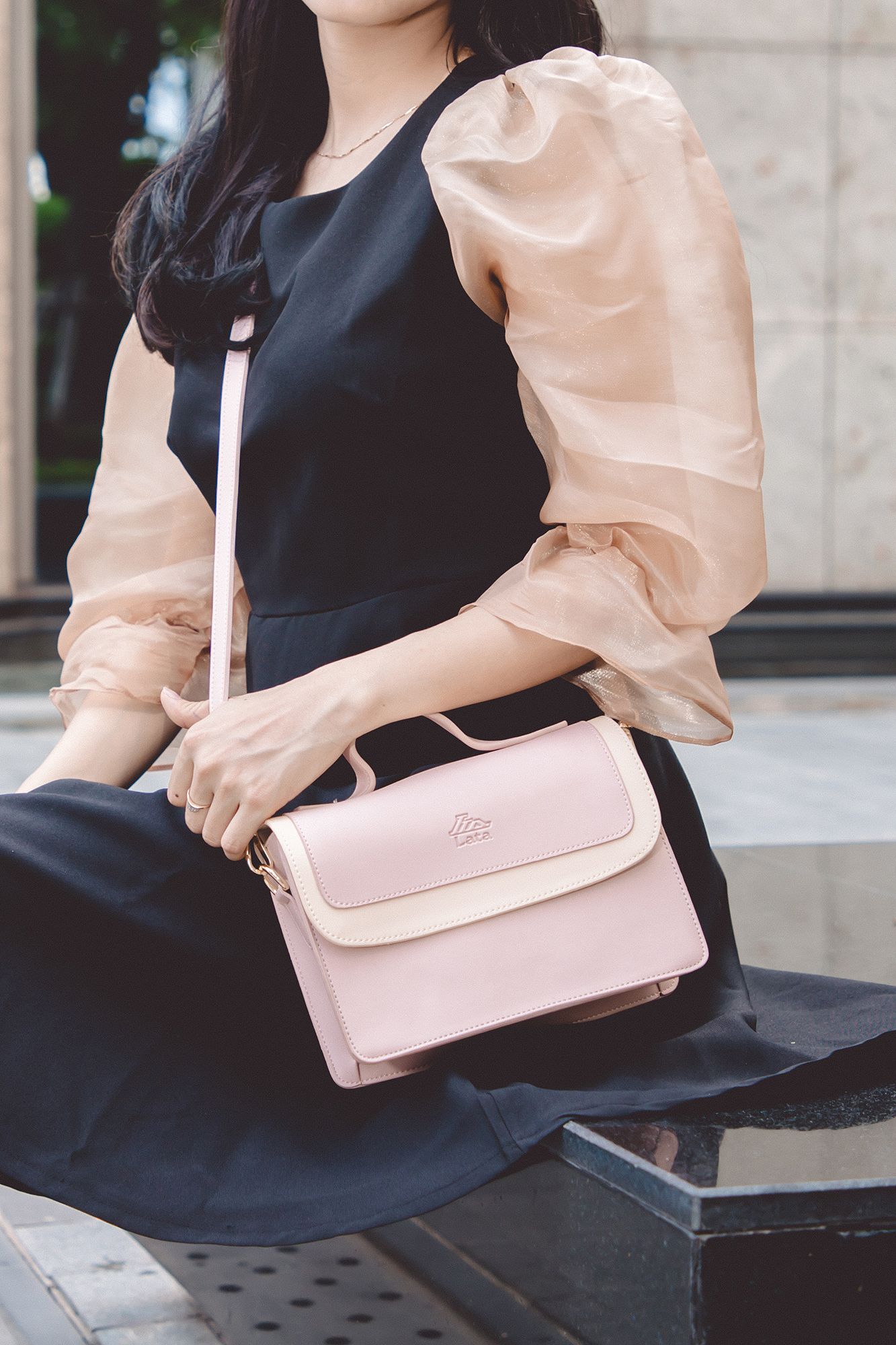 Túi đeo chéo nữ Lata HN80HR