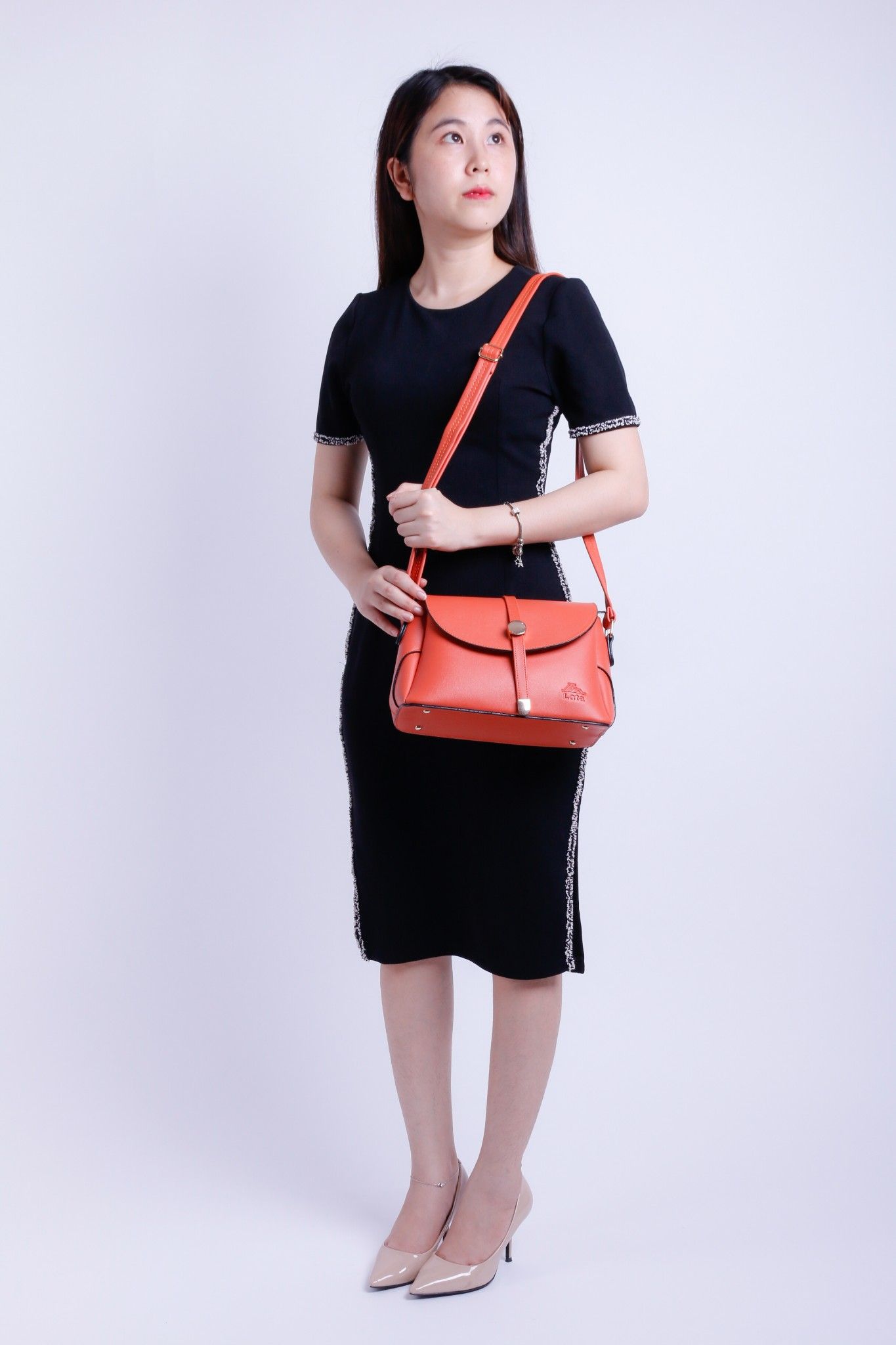 Túi đeo chéo nữ LATA HN59 màu cam